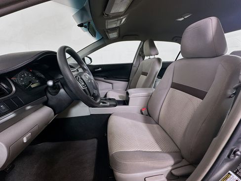 Used 2014 Toyota Camry L image 13
