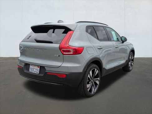 Used 2025 Volvo XC40 B5 Ultra w/ Climate Package image 5