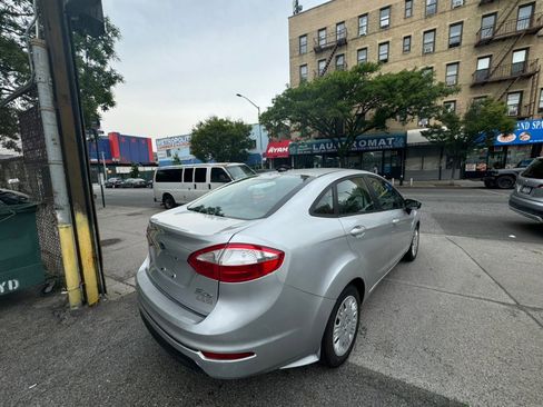 Used 2017 Ford Fiesta SE w/ Equipment Group 201A FWD image 6