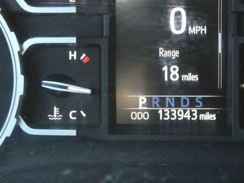 Used 2021 Toyota Tundra SR5 AWD/4WD image 28