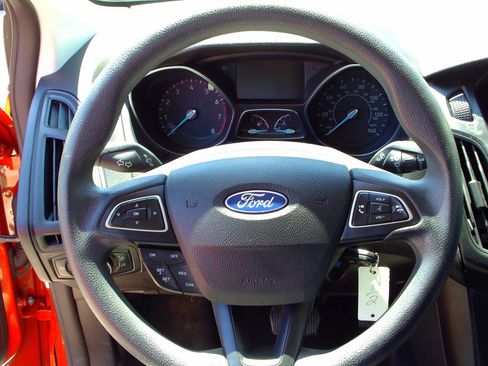 Used 2017 Ford Focus SE FWD image 12