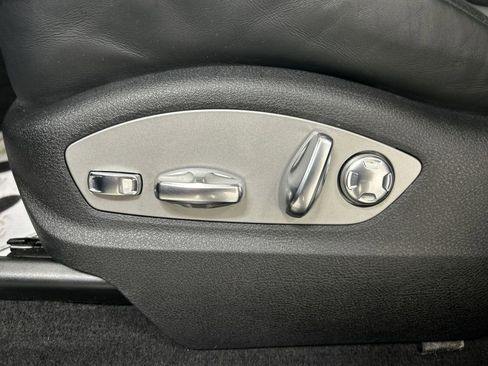 Used 2024 Porsche Macan image 10