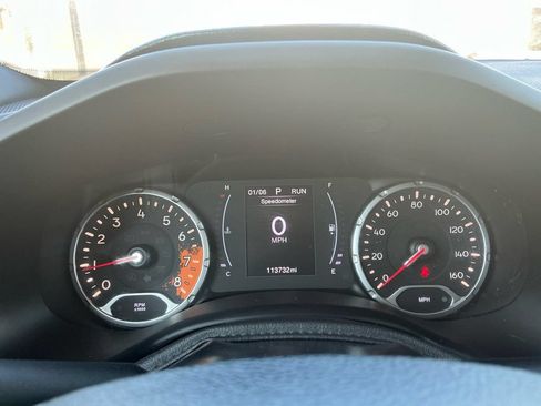 Used 2018 Jeep Renegade Latitude w/ Cold Weather Group AWD/4WD image 19