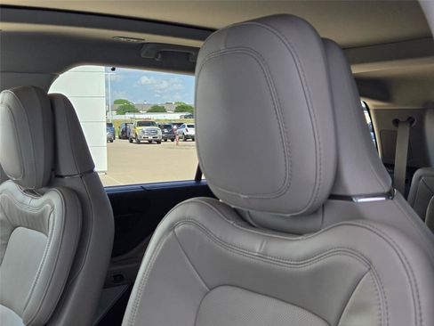 Used 2024 Lincoln Aviator Reserve w/ Equipment Group 201A AWD/4WD image 12