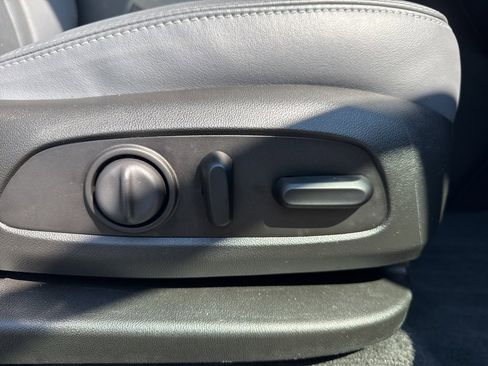 Used 2021 Buick Enclave Essence image 29