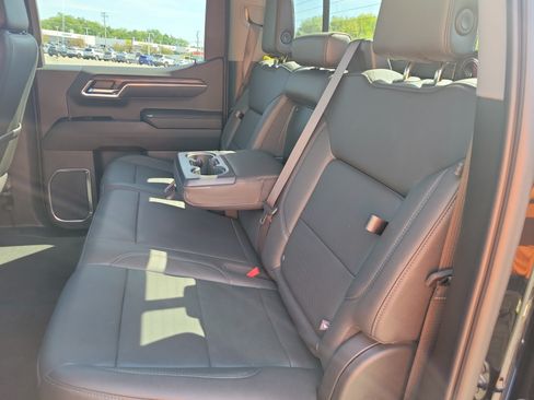 Used 2023 GMC Sierra 1500 SLT w/ SLT Premium Plus Package AWD/4WD image 16