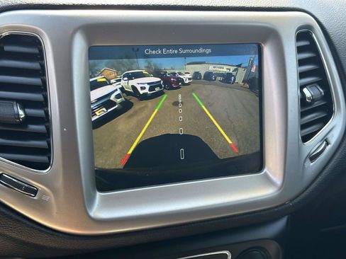 Used 2018 Jeep Compass Latitude w/ Popular Equipment Group AWD/4WD image 30