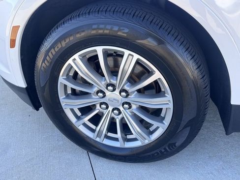 Used 2017 Cadillac XT5 Luxury w/ Driver Awareness Package image 9