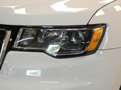 Used 2021 Jeep Grand Cherokee Limited AWD/4WD image 36