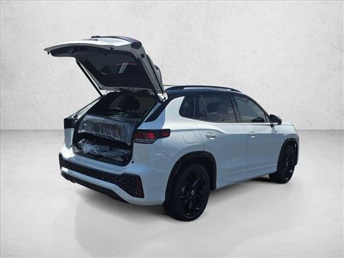 New 2026 Volkswagen Tiguan SE R-Line FWD image 2