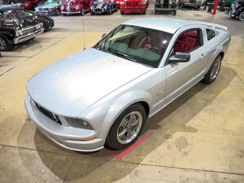 Used 2005 Ford Mustang GT Premium image 15