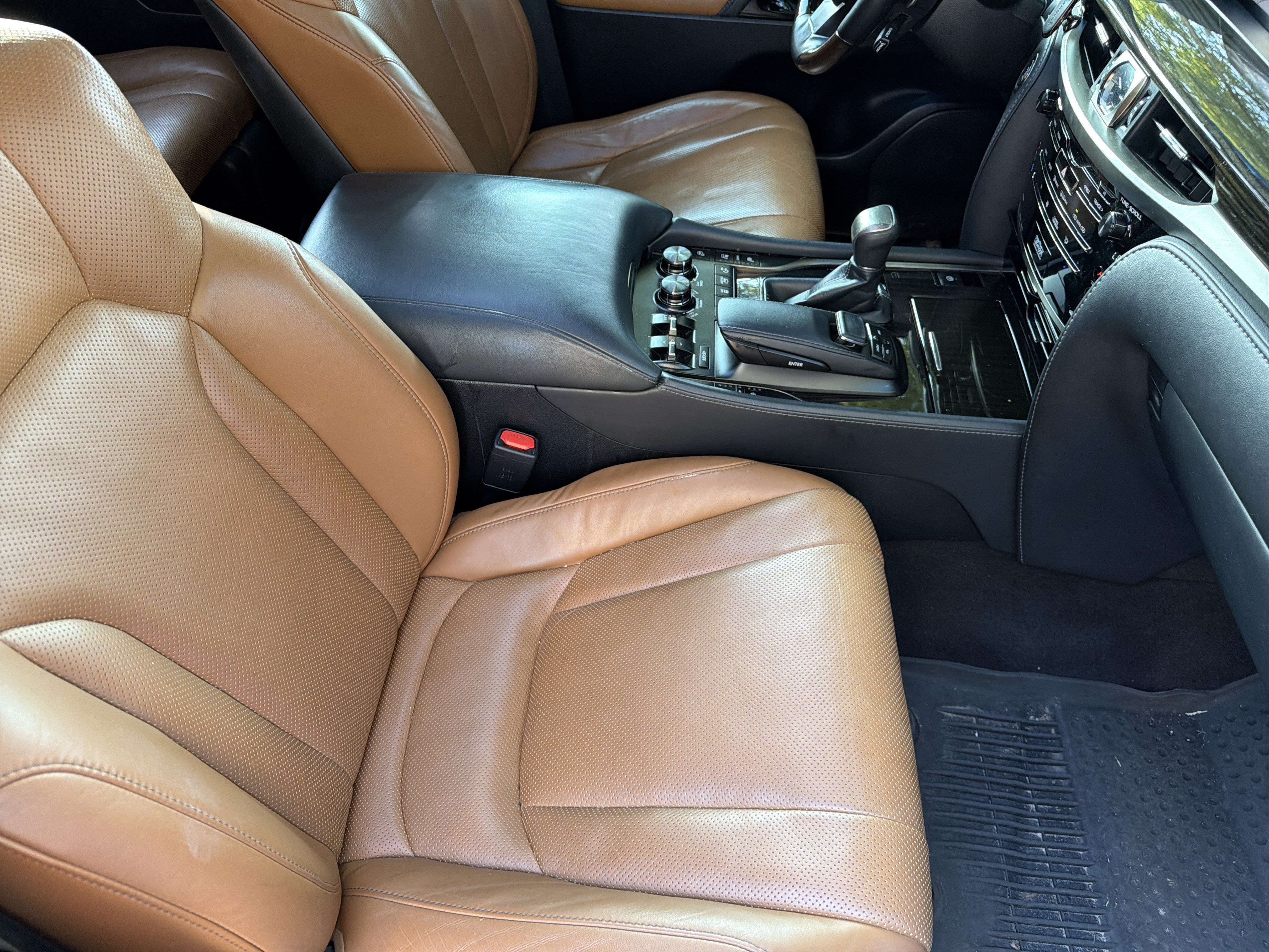 Used 2021 Lexus LX 570 4WD w/ Sport Package image 41