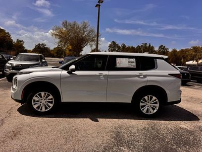 New 2026 Mitsubishi Outlander ES