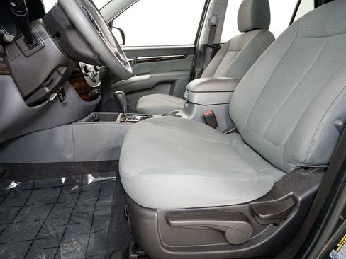 Used 2011 Hyundai Santa Fe GLS image 9