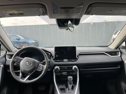 Used 2025 Toyota RAV4 XLE image 33