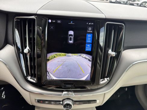Certified 2024 Volvo XC60 B5 Core w/ Protection Package Premier AWD/4WD image 25