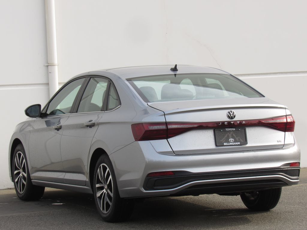 Used 2025 Volkswagen Jetta SE FWD image 5