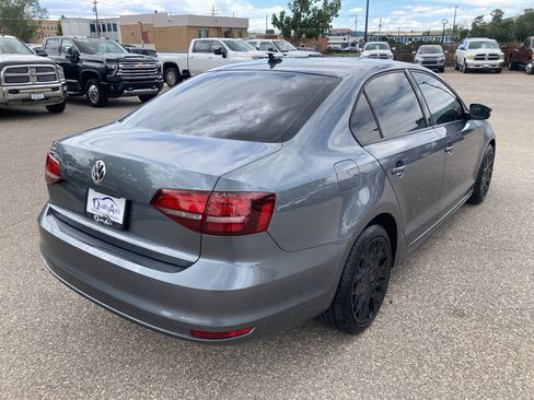 Used 2017 Volkswagen Jetta SE FWD image 6