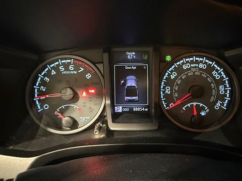 Used 2020 Toyota Tacoma SR5 AWD/4WD image 26
