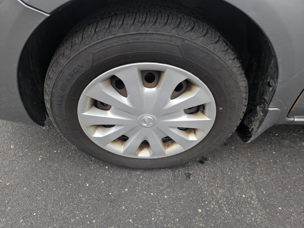 Used 2013 Nissan Versa SV FWD image 19