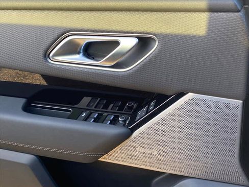 Used 2023 Land Rover Range Rover Velar R-Dynamic S image 18