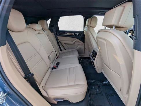 Used 2019 Porsche Cayenne image 22