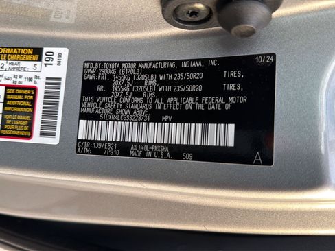 Certified 2025 Toyota Sienna XSE FWD image 41