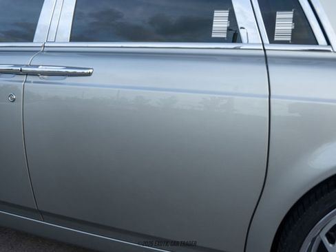 Used 2005 Rolls-Royce Phantom Sedan RWD image 87