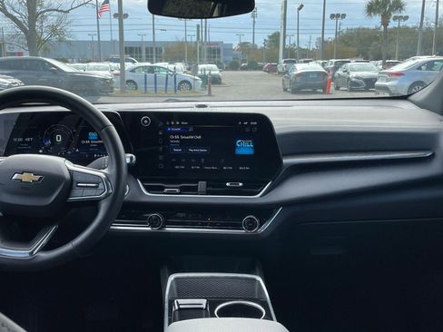 Used 2025 Chevrolet Equinox LT image 18