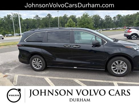 Used 2024 Toyota Sienna XLE FWD image 20