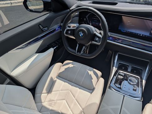 Used 2023 BMW 760i xDrive AWD/4WD image 9