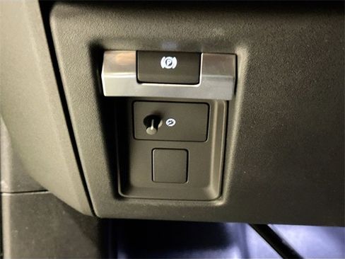 Used 2023 Land Rover Defender 110 75th Limited Edition image 10