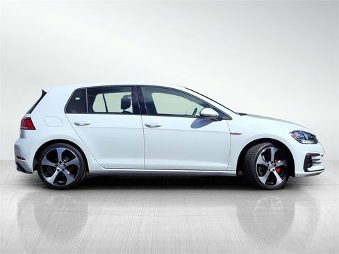 Used 2018 Volkswagen Golf 4-Door image 3