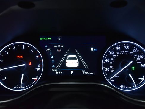 Used 2019 Toyota Avalon Limited image 21