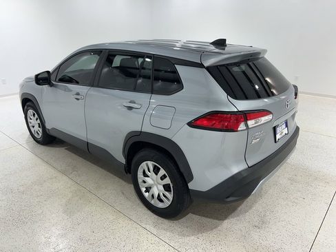 Used 2022 Toyota Corolla Cross L AWD/4WD image 3