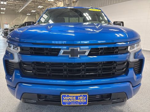 Used 2023 Chevrolet Silverado 1500 RST image 2