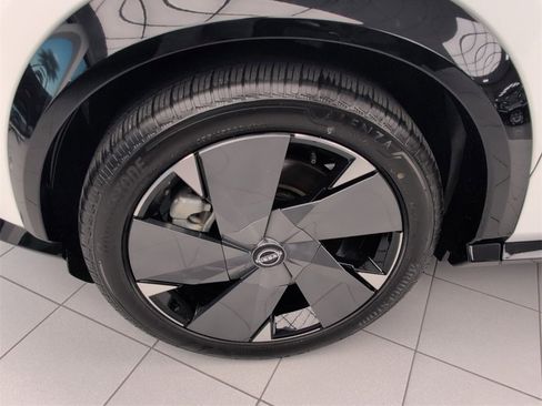 New 2025 Nissan Ariya Platinum image 5