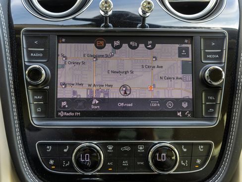 Used 2019 Bentley Bentayga image 23