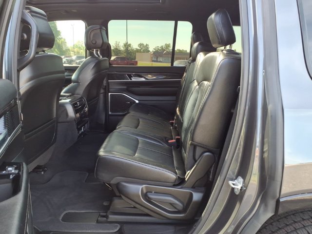 Used 2023 Jeep Wagoneer 4WD w/ Premium Group I image 29