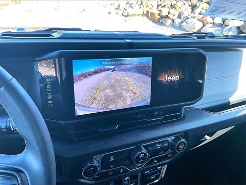 Used 2024 Jeep Wrangler Unlimited image 18