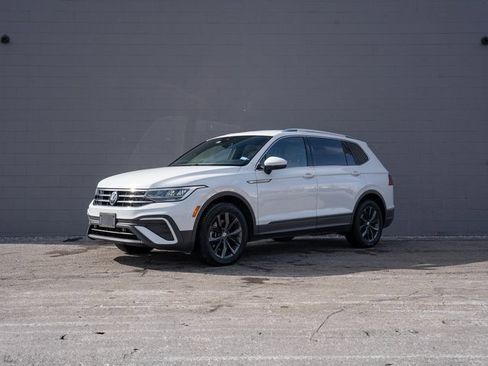 Used 2022 Volkswagen Tiguan SE image 1