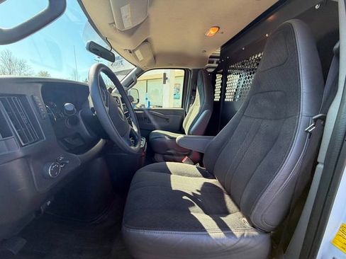 Used 2024 GMC Savana 2500 w/ Driver Convenience Package image 10