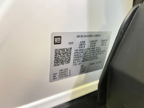 Used 2025 Chevrolet Trax LT w/ LT Convenience Package image 29