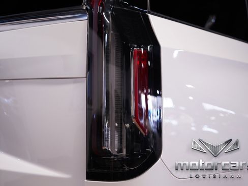 Used 2022 Cadillac Escalade Premium Luxury image 19