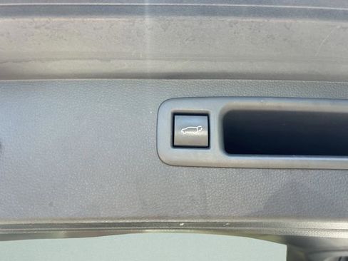 Used 2023 Toyota Highlander XLE FWD image 14