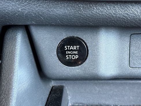 Used 2024 Nissan Rogue S FWD image 27