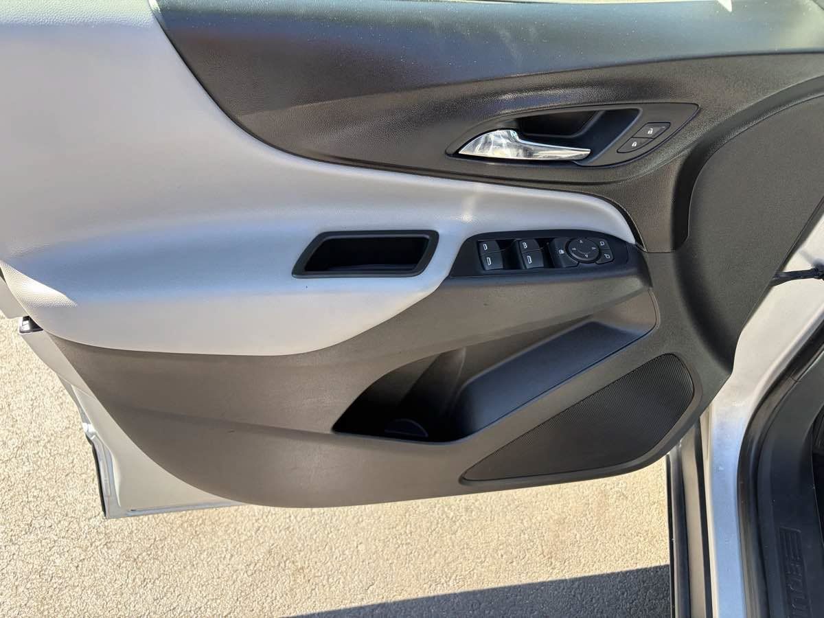 Used 2019 Chevrolet Equinox LS w/ LS Convenience Package AWD/4WD image 16
