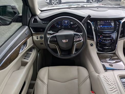 Used 2018 Cadillac Escalade Premium Luxury image 15