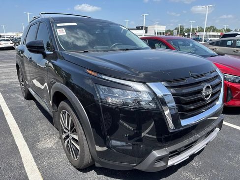 Certified 2025 Nissan Pathfinder Platinum AWD/4WD image 3