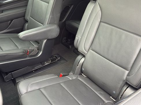 Used 2021 GMC Yukon Denali w/ Denali Premium Package image 29